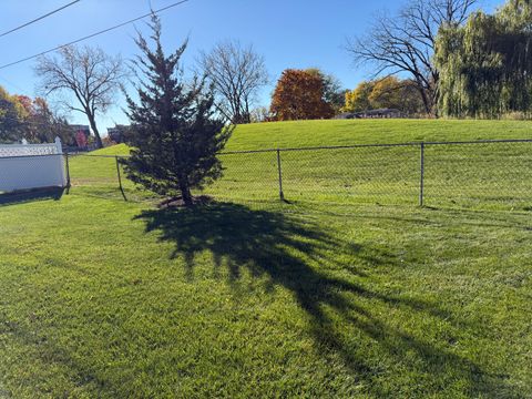 Tiny photo for 612 White Pine Road, Buffalo Grove, IL 60089 (MLS # 12536174)