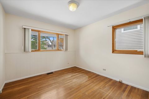 Tiny photo for 612 White Pine Road, Buffalo Grove, IL 60089 (MLS # 12536174)