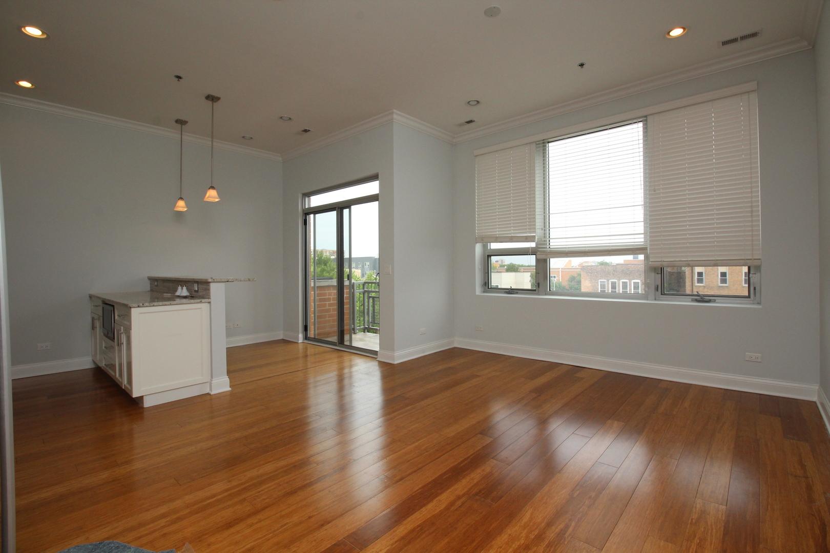 1609 W Warren Boulevard 407