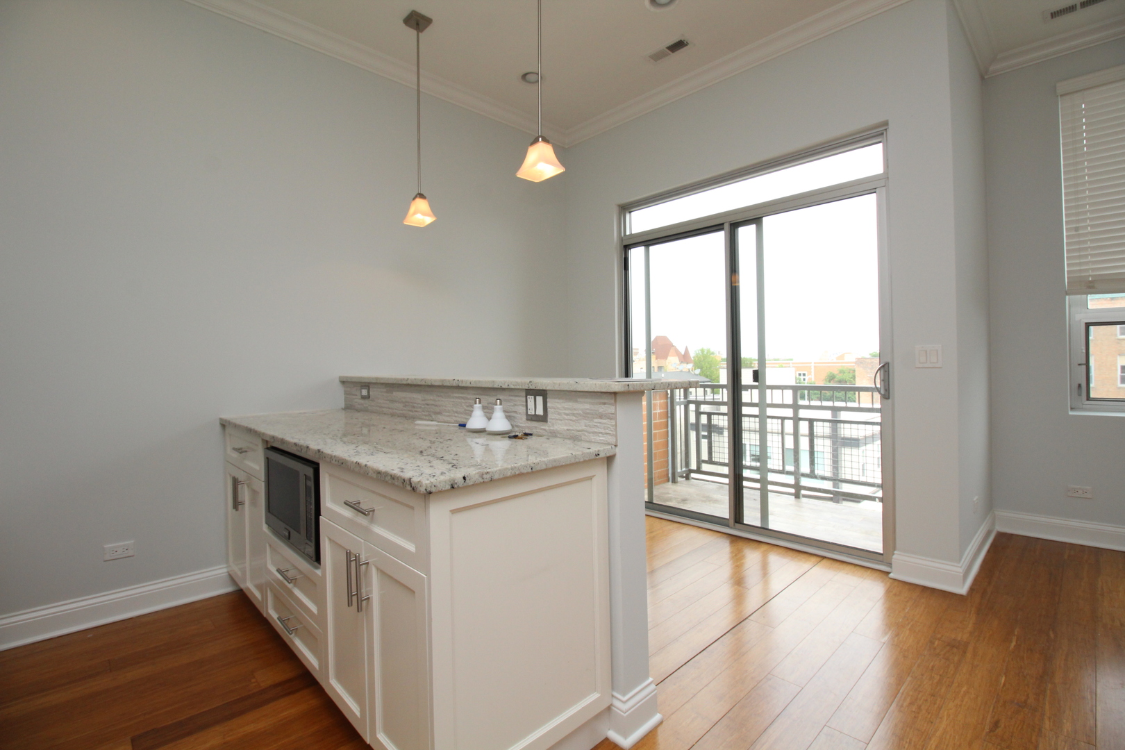 1609 W Warren Boulevard 407