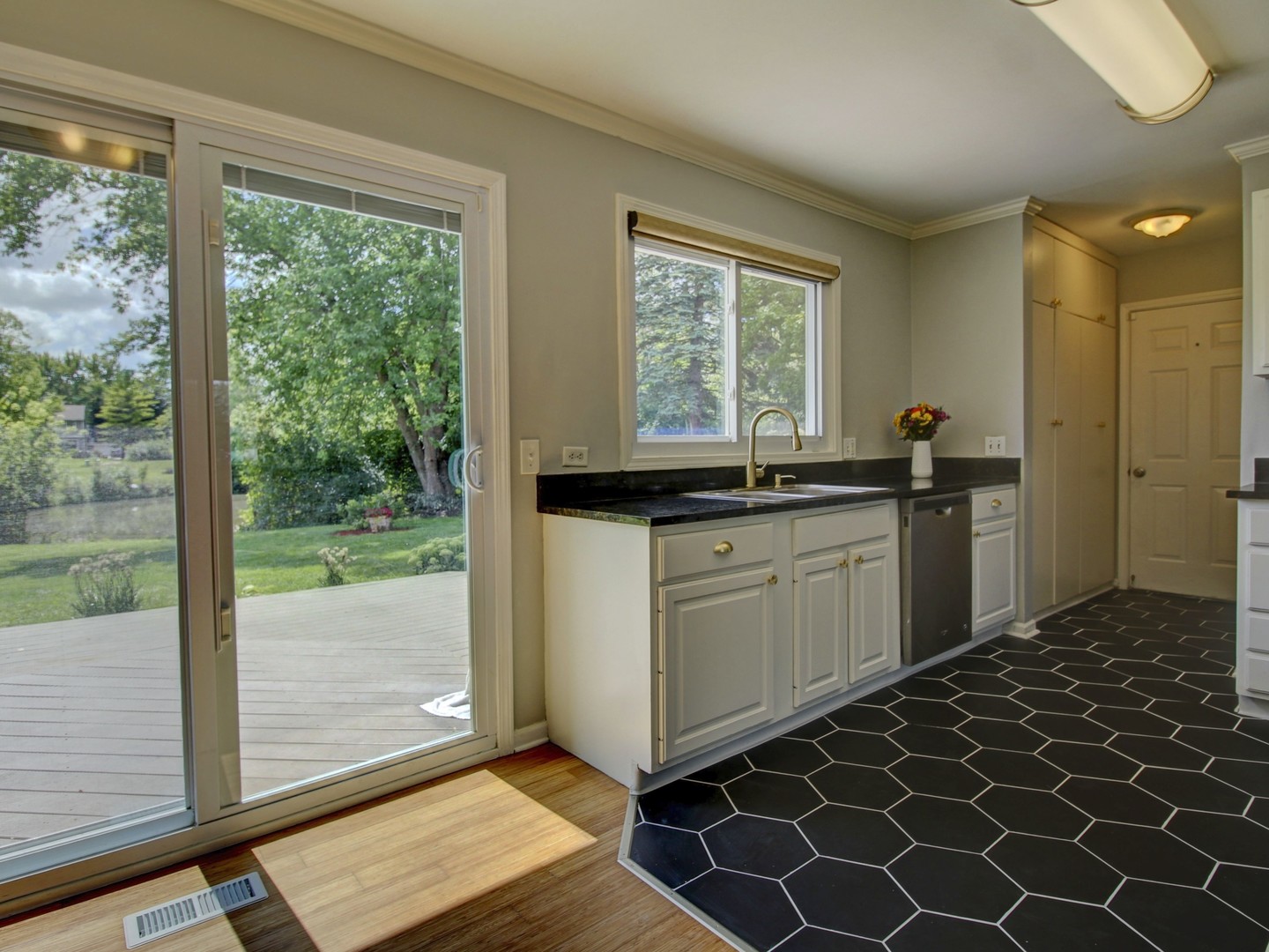 30W111 Glenhurst Court
