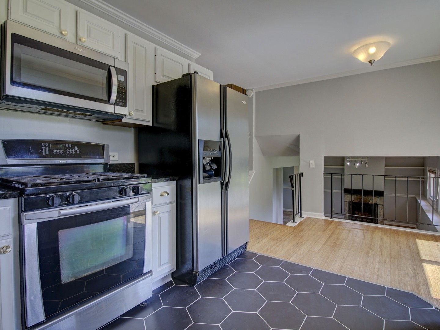 30W111 Glenhurst Court