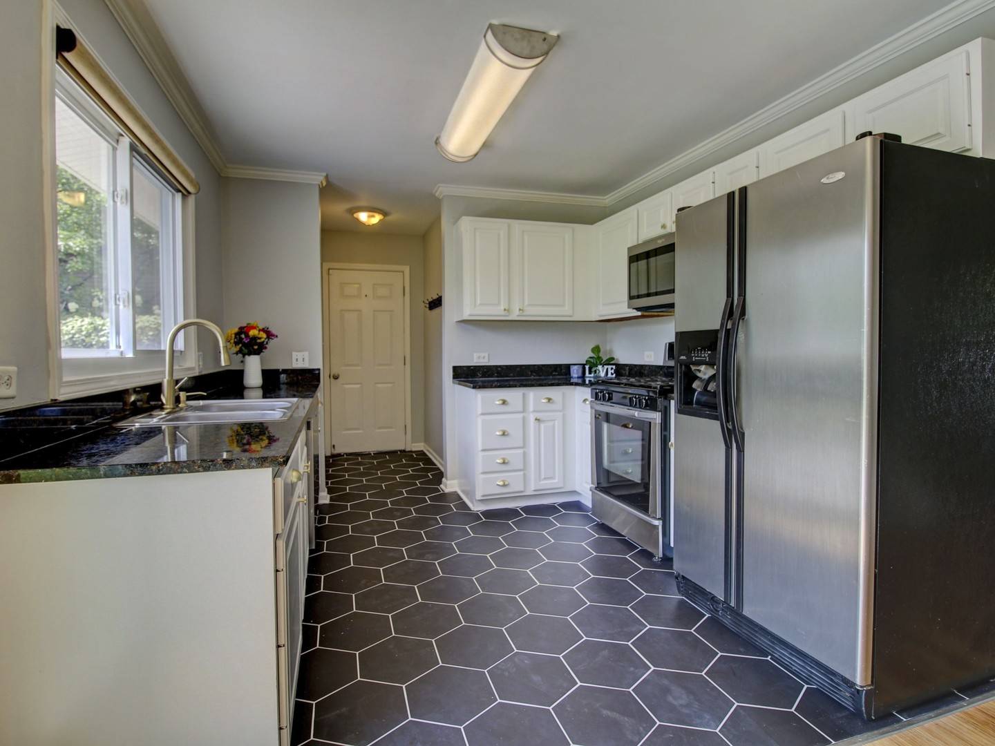 30W111 Glenhurst Court