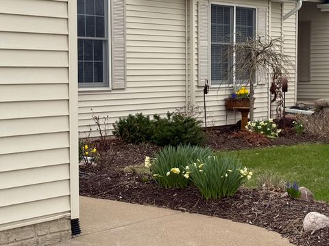 Tiny photo for 34 Madison Circle, Davenport, IA 52806 (MLS # 12616309)