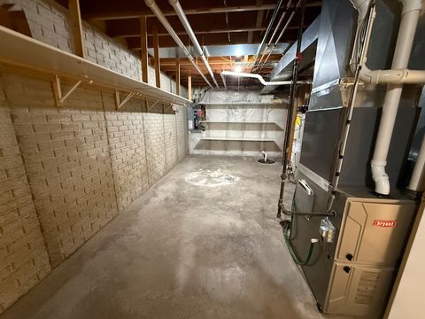 Tiny photo for 34 Madison Circle, Davenport, IA 52806 (MLS # 12616309)