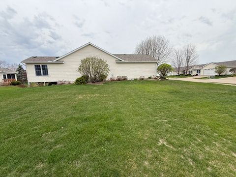 Tiny photo for 34 Madison Circle, Davenport, IA 52806 (MLS # 12616309)