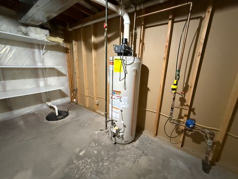 Tiny photo for 34 Madison Circle, Davenport, IA 52806 (MLS # 12616309)