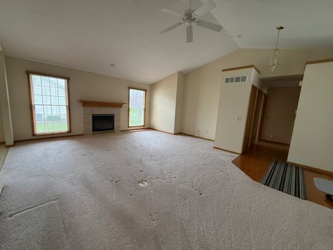 Tiny photo for 34 Madison Circle, Davenport, IA 52806 (MLS # 12616309)