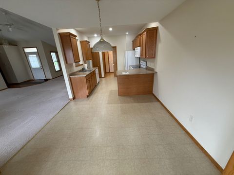 Tiny photo for 34 Madison Circle, Davenport, IA 52806 (MLS # 12616309)