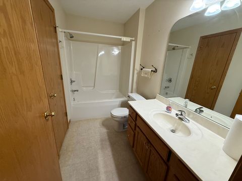 Tiny photo for 34 Madison Circle, Davenport, IA 52806 (MLS # 12616309)