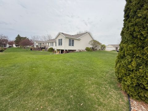 Tiny photo for 34 Madison Circle, Davenport, IA 52806 (MLS # 12616309)