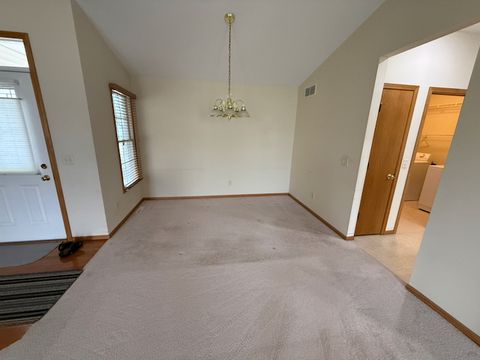 Tiny photo for 34 Madison Circle, Davenport, IA 52806 (MLS # 12616309)