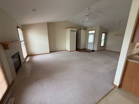 Tiny photo for 34 Madison Circle, Davenport, IA 52806 (MLS # 12616309)