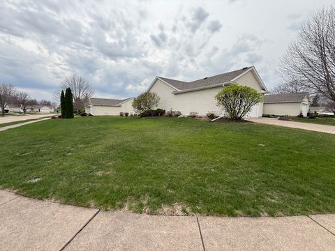 Tiny photo for 34 Madison Circle, Davenport, IA 52806 (MLS # 12616309)
