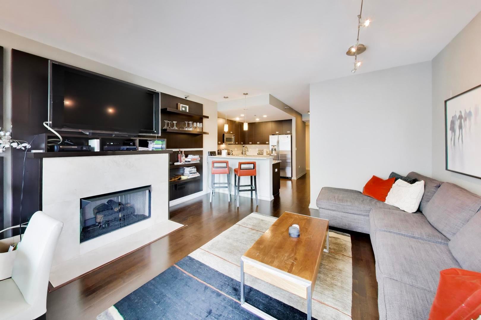 160 E ILLINOIS Street 2106