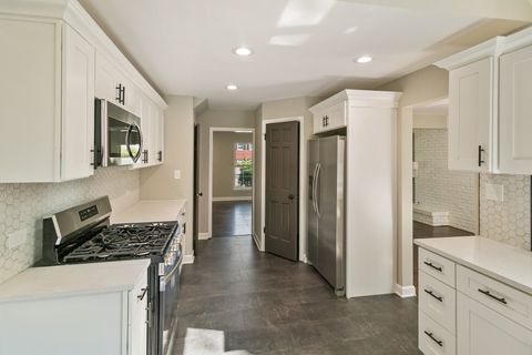 Tiny photo for 531 W Winchester Road, Chicago Heights, IL 60411 (MLS # 12541414)