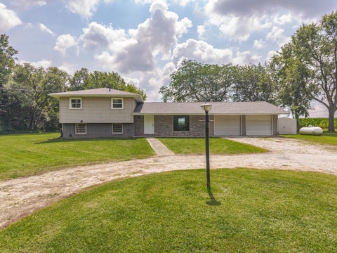 Tiny photo for 15795 E 2550 North Road, Hudson, IL 61748 (MLS # 12704368)