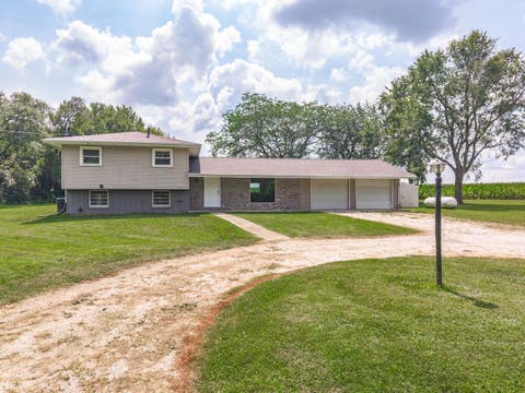 Tiny photo for 15795 E 2550 North Road, Hudson, IL 61748 (MLS # 12704368)
