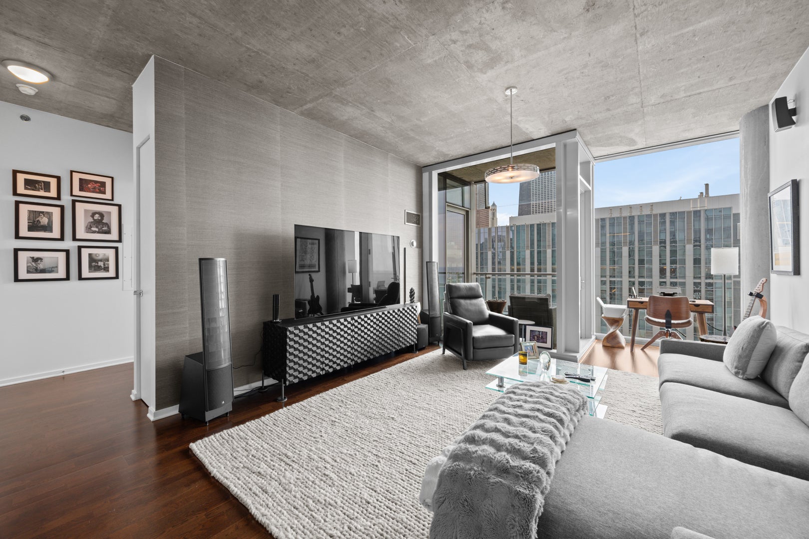 600 N FAIRBANKS Court 3304