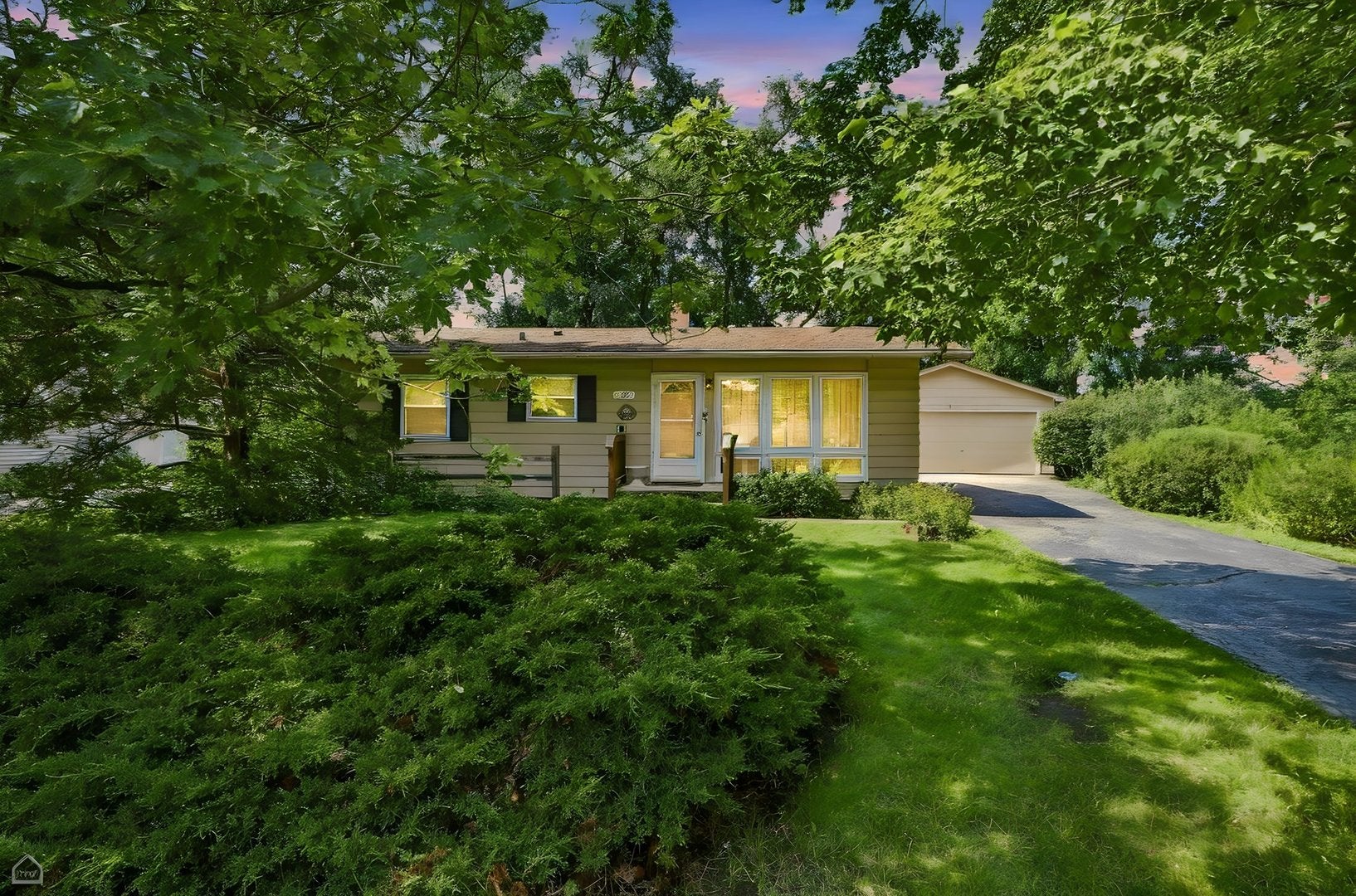 2402 Manor Lane