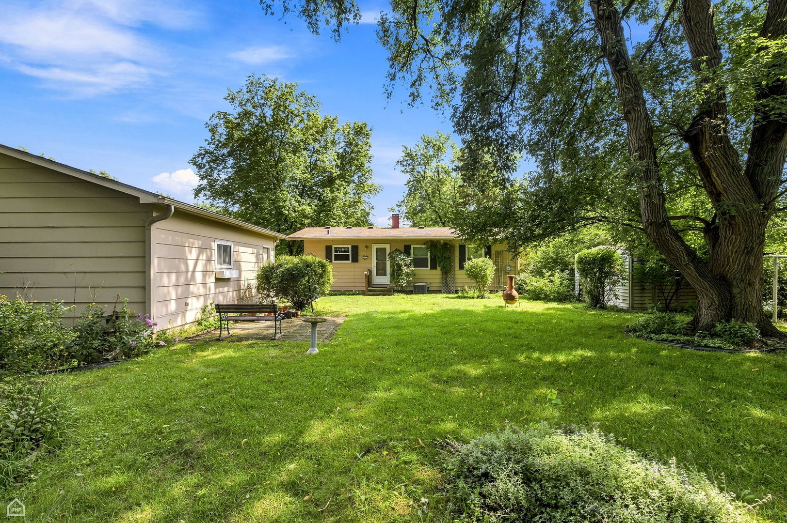 2402 Manor Lane
