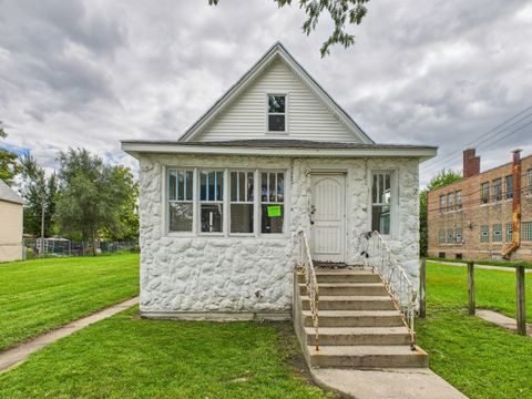 Photo of 19 E 102nd Place, Chicago, IL 60628 (MLS # 12491996)