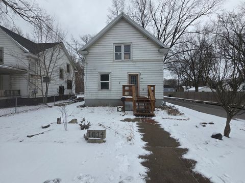 Photo of 1014 W 4th Street, Peoria, IL 61605 (MLS # 12579379)