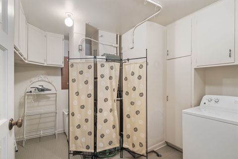 Tiny photo for 3 Oak Brook Club Drive #E207, Oak Brook, IL 60523 (MLS # 12517197)