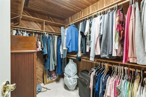 Tiny photo for 3 Oak Brook Club Drive #E207, Oak Brook, IL 60523 (MLS # 12517197)