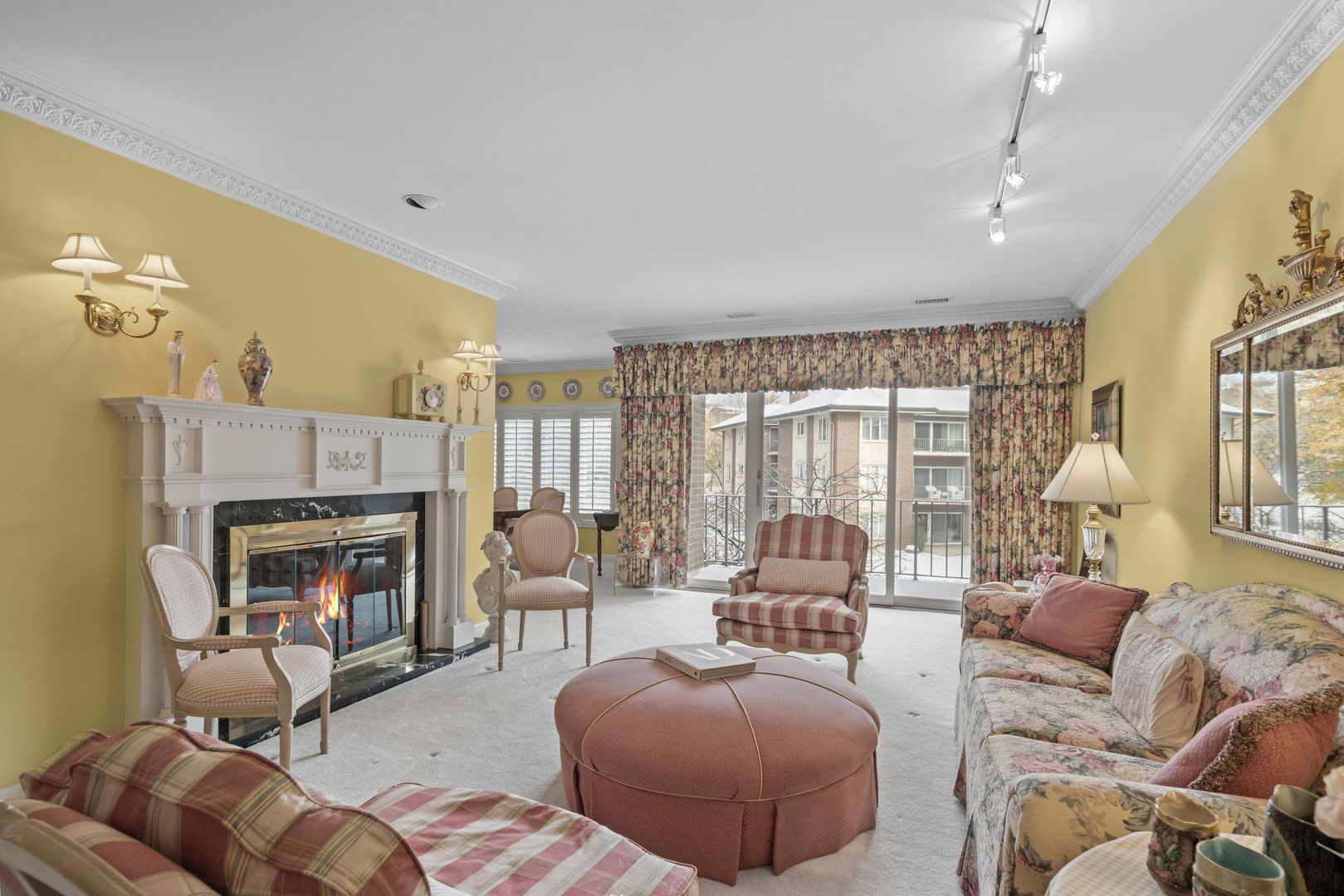 3 Oak Brook Club Drive E207