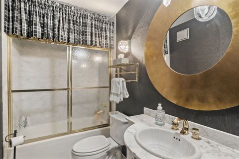 Tiny photo for 3 Oak Brook Club Drive #E207, Oak Brook, IL 60523 (MLS # 12517197)