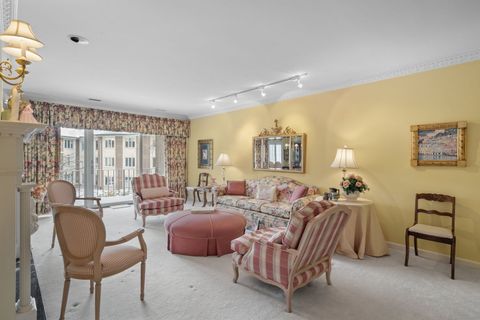 Tiny photo for 3 Oak Brook Club Drive #E207, Oak Brook, IL 60523 (MLS # 12517197)