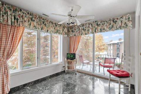 Tiny photo for 3 Oak Brook Club Drive #E207, Oak Brook, IL 60523 (MLS # 12517197)