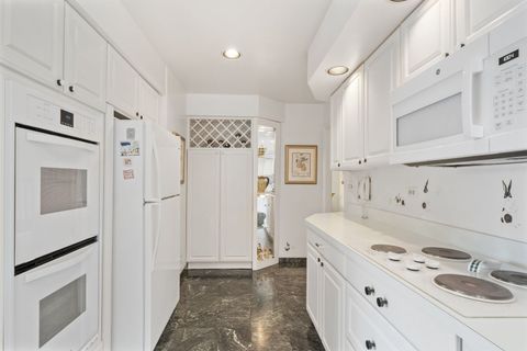 Tiny photo for 3 Oak Brook Club Drive #E207, Oak Brook, IL 60523 (MLS # 12517197)