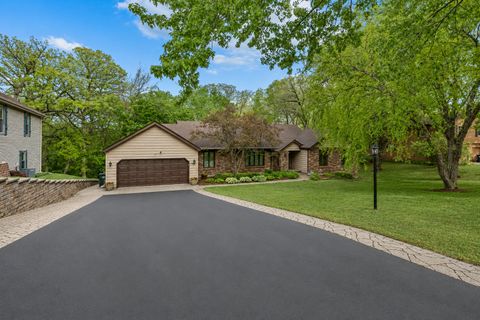 Tiny photo for 655 Oakview Drive, Algonquin, IL 60102 (MLS # 12655043)