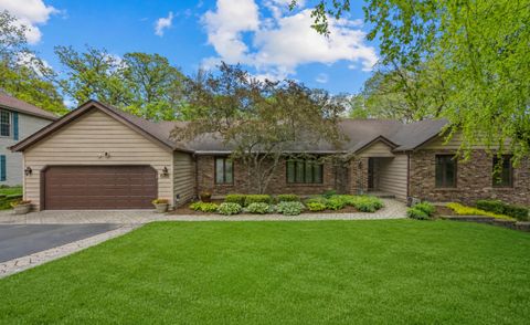 Photo of 655 Oakview Drive, Algonquin, IL 60102 (MLS # 12655043)