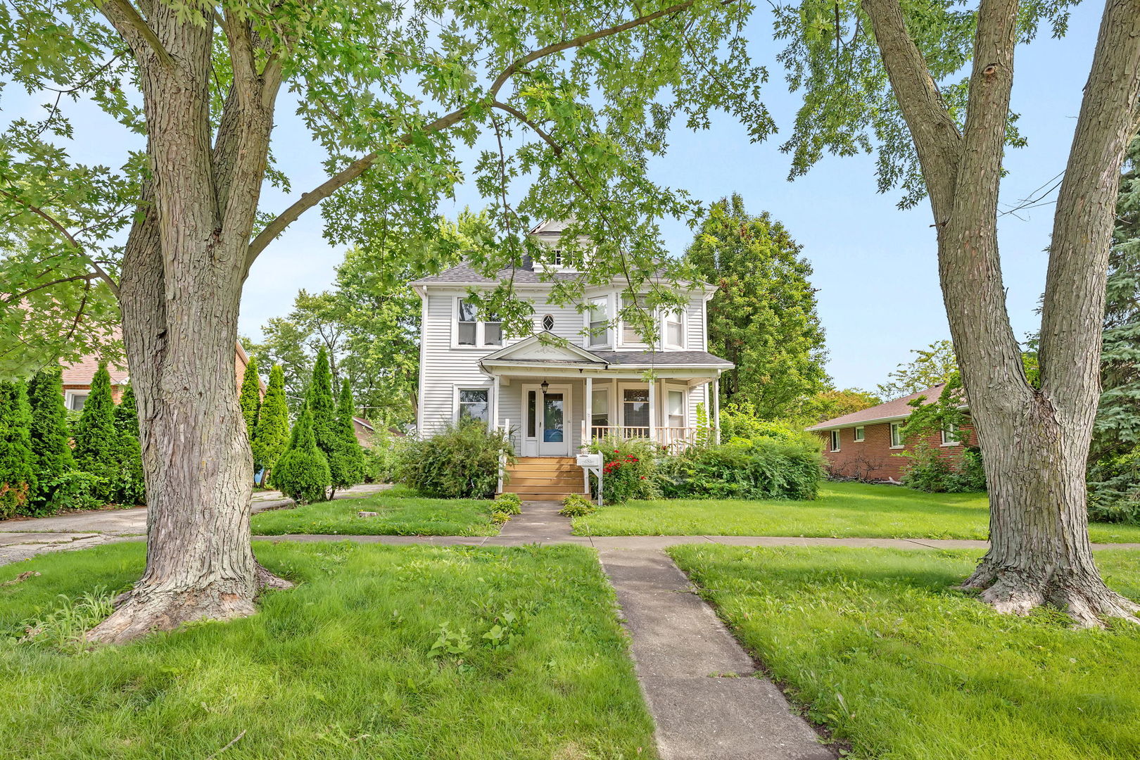 206 W Delaware Street