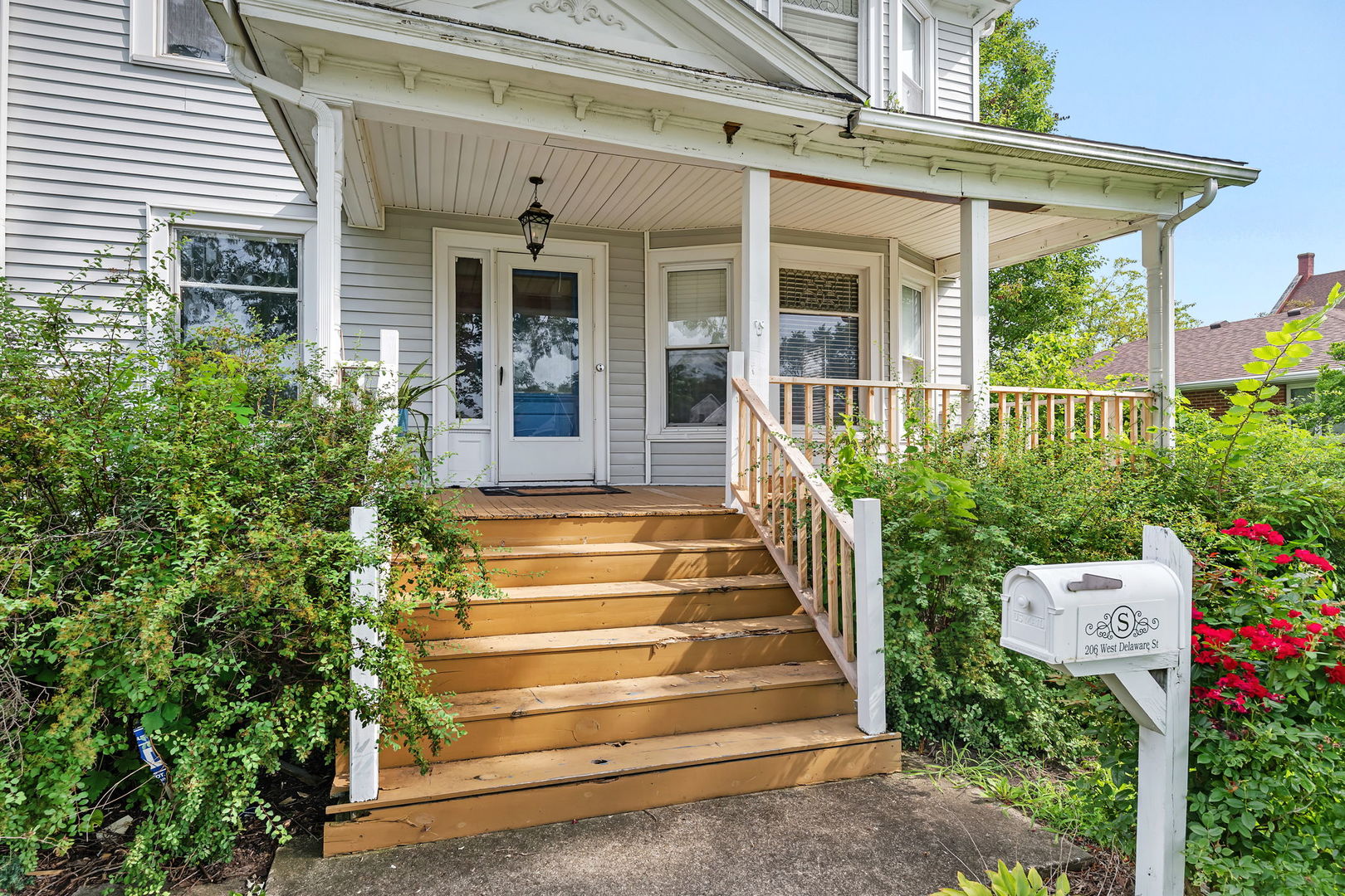 206 W Delaware Street