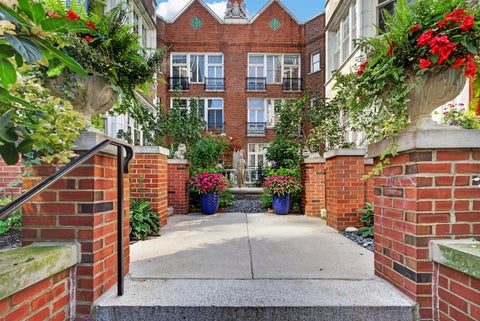 Photo of 1031 W BRYN MAWR Avenue #2A, Chicago, IL 60626 (MLS # 12743842)