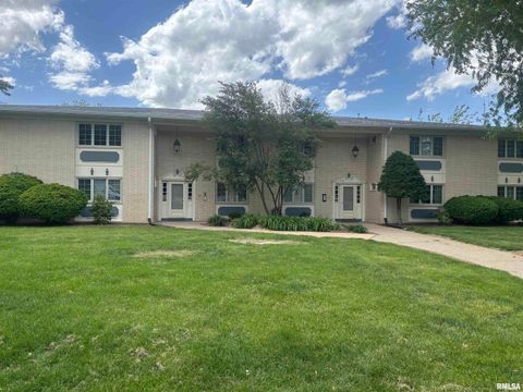 Photo of 920 17TH Street, Moline, IL 61265 (MLS # QC4268686)