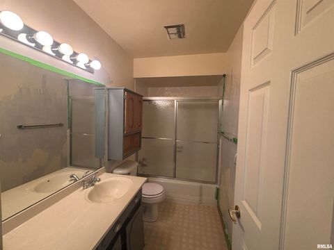 Tiny photo for 920 17TH Street, Moline, IL 61265 (MLS # QC4268686)