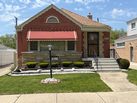 8834 S Cornell Avenue Chicago IL 60617