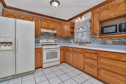Tiny photo for 334 Hemlock Avenue, Romeoville, IL 60446 (MLS # 12528731)