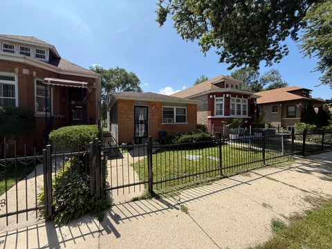 Photo of 1213 W 96th Street, Chicago, IL 60643 (MLS # 12763899)