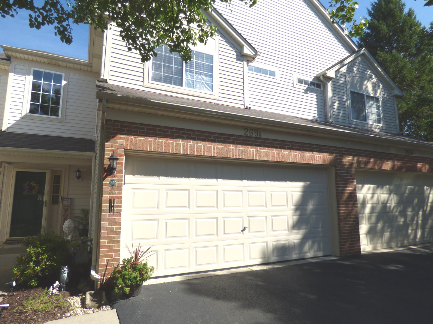 View South Elgin, IL 60177 townhome