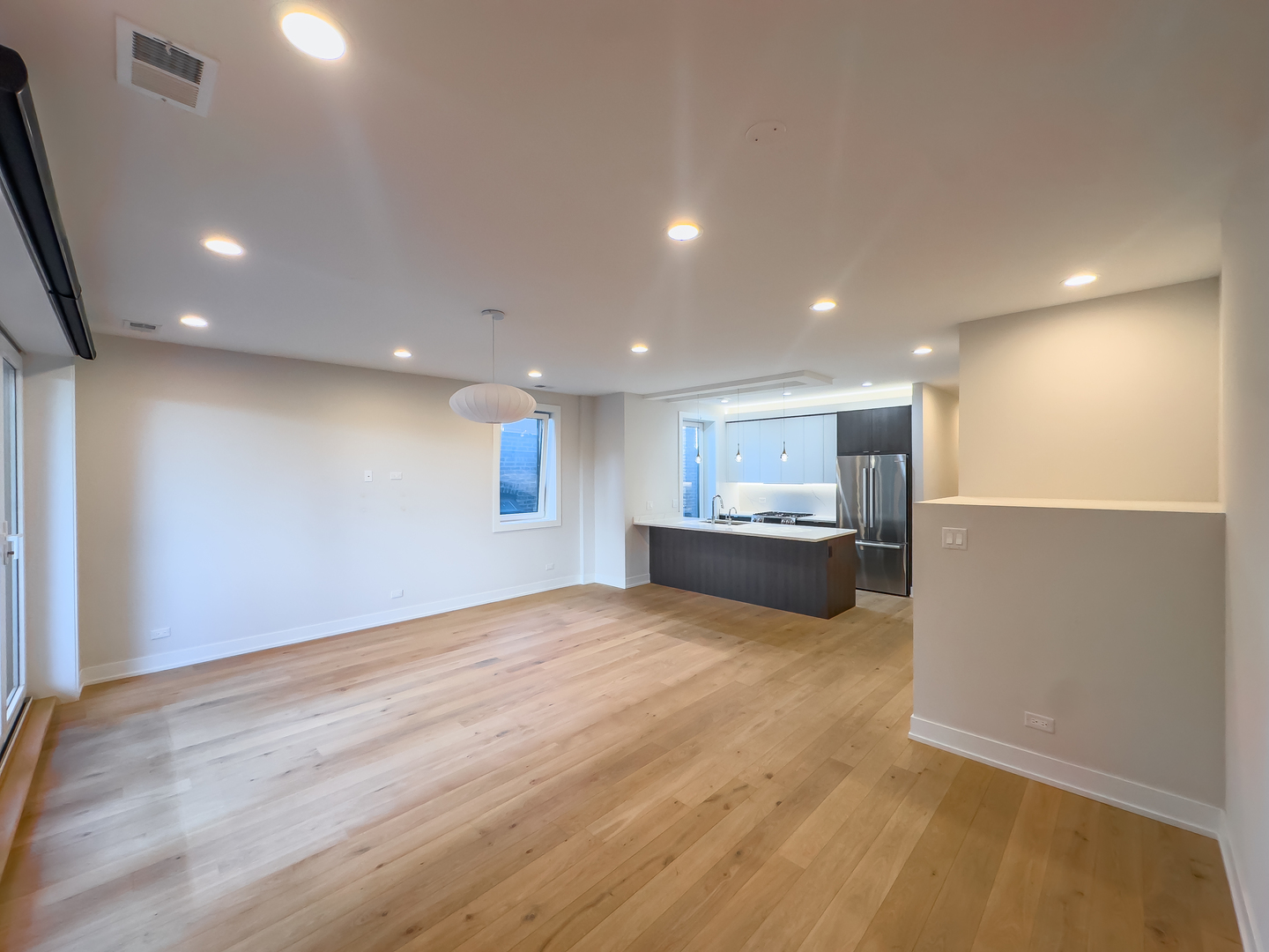 4647 N Clark Street 2