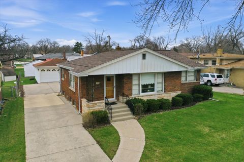 Tiny photo for 834 N Maple Drive, Chicago Heights, IL 60411 (MLS # 12610309)
