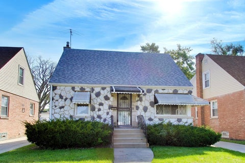 Tiny photo for 423 Frederick Avenue, Bellwood, IL 60104 (MLS # 12692941)