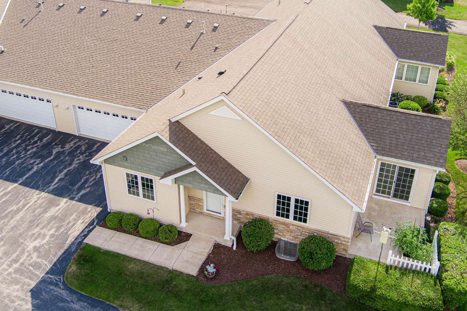 2182 Waterbury Lane E 2182