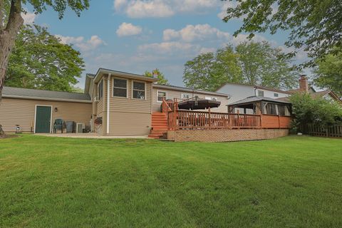 Tiny photo for 17613 W Meadowbrook Drive, Grayslake, IL 60030 (MLS # 12436664)